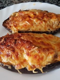 Una foto de Berenjenas rellenas de carne y olivas