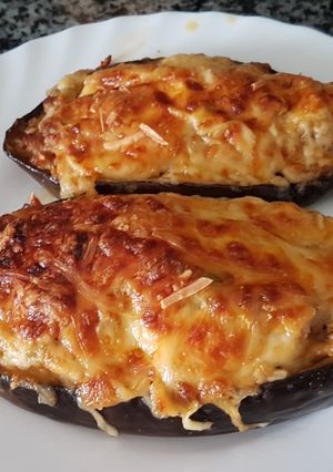 Una foto de Berenjenas rellenas de carne y olivas