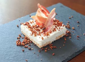 Foto di Cheesecake salata al gorgonzola, ricotta di capra e bacon