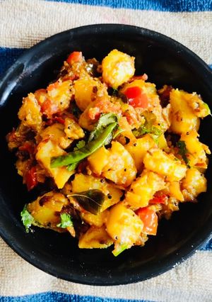 A picture of Chatpate Tamatar Aloo.