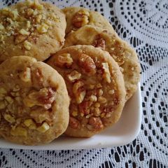 A picture of Crunchy walnuts cookies.