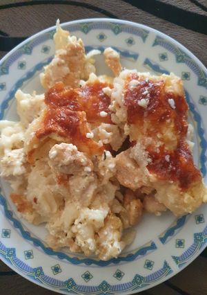 A picture of Mlinci with chicken (pasta tatters).