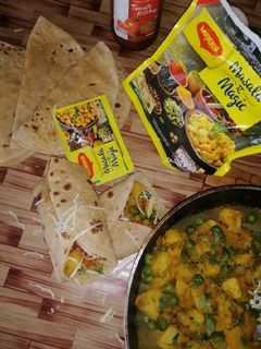 મેગી મેજીક આલુ રેપ (Maggi Magic Aloo Wrap Recipe in Gujarati) રેસીપી મુખ્ય ફોટો