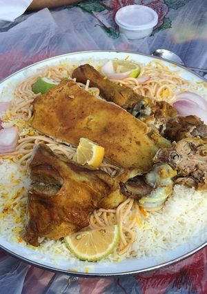 صورة لوصفة كبسة لحم بالفرن
