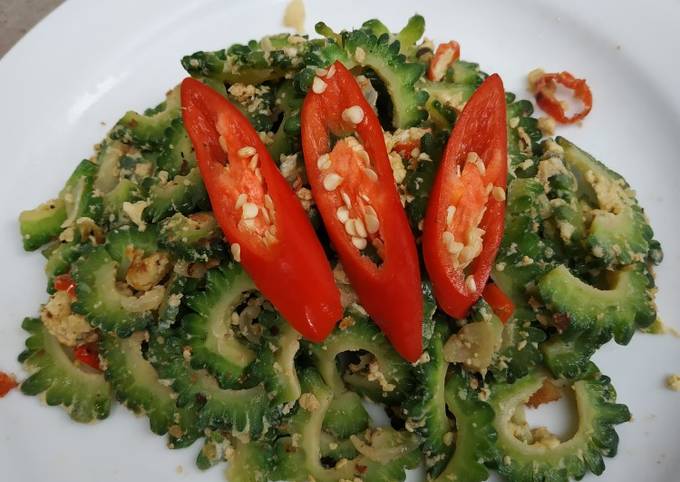 Standar Bagaimana cara bikin Pare Oseng Telur dijamin gurih