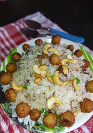 A picture of Kaju moti pulav.