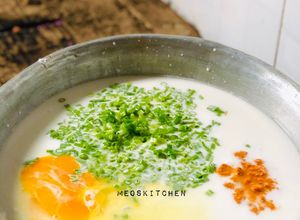 Hình của món Cách xay bột bánh xèo từ hạt gạo.