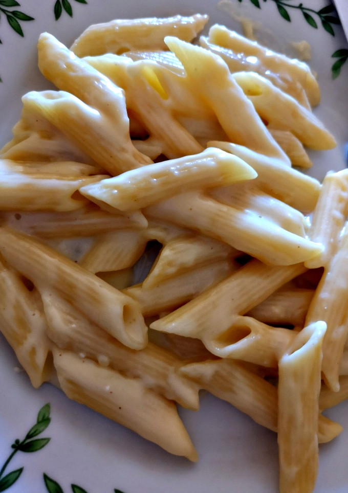 Una foto de Macarrones con queso// fácil sin horno