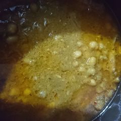 A picture of White Chana in gravy.