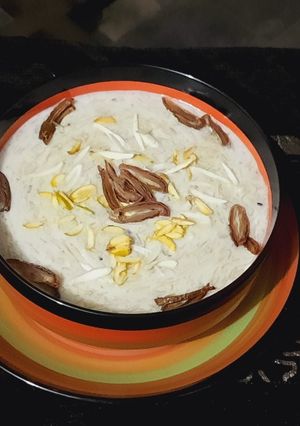 A picture of Sheer khurma.