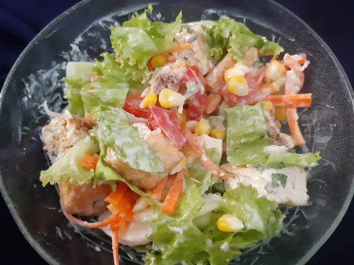 Cara Mudah Membikin Resep Chicken Tofu Caesar Salad yang Uenak Anti Ribet, Bikin Ngiler