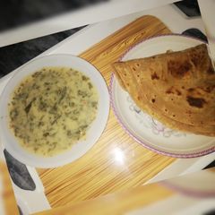 A picture of Palak (lasi) saag with paratha.