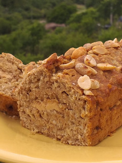 Una foto de Budín integral vegano de banana con corazón de maní