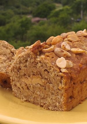 Una foto de Budín integral vegano de banana con corazón de maní
