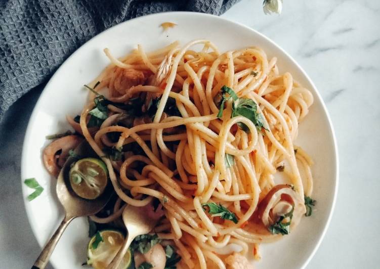 Spaghetti tomyam