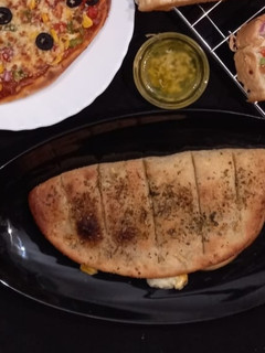 ગાર્લિક બ્રેડ (Garlic bread recipe in Gujarati) રેસીપી મુખ્ય ફોટો