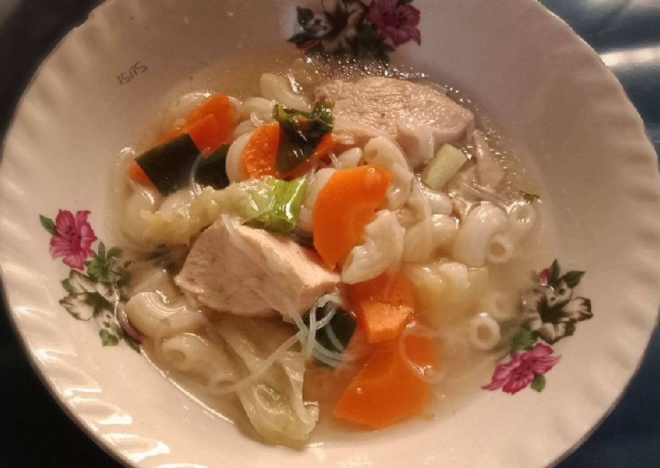 Sup ayam makaroni