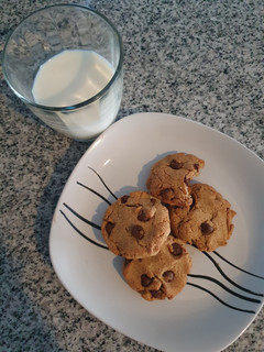 Una foto de Galletas chocochips con harina de garbanzo y coco