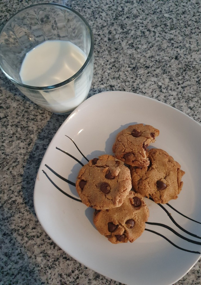 Una foto de Galletas chocochips con harina de garbanzo y coco
