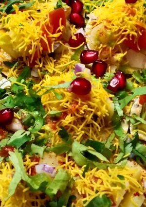 પાપડ પૂરી મસાલા (Papad Puri Masala Recipe In Gujarati) રેસીપી મુખ્ય ફોટો