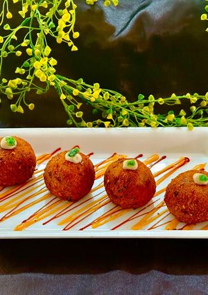 चीजी पोटैटो ऐंड पनीर बॉल्स रेसिपी मुख्य फोटो