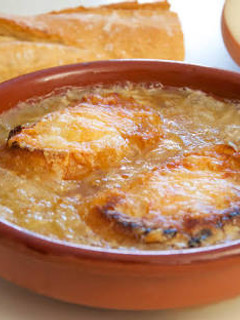 Una foto de Sopa de Cebolla