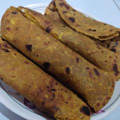A picture of Bajre ka thepla.