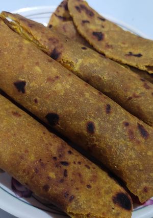 A picture of Bajre ka thepla.