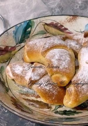 Fahéjas cukorral töltött kelt kifli recept fotója