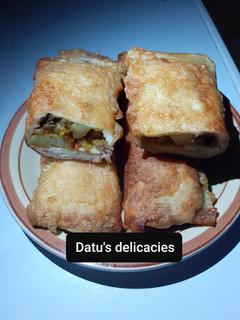 A picture of Bread spring rolls.