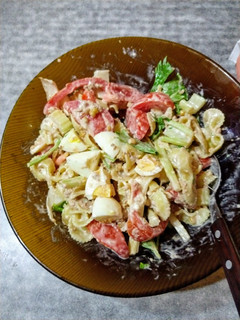 Una foto de Ensalada muy fresca con fideos