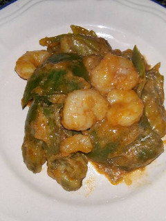 Una foto de Alcachofas con gambas