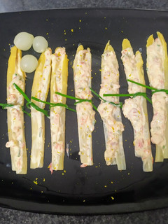 Una foto de Espárragos blancos rellenos