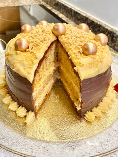 Una foto de Tarta con crema pastelera de turrón
