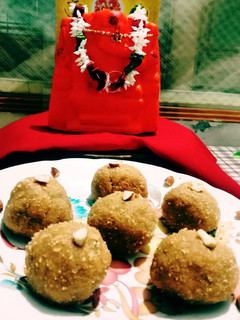 ચુરમાના લાડુ (Churma Ladoo Recipe In Gujarati) રેસીપી મુખ્ય ફોટો