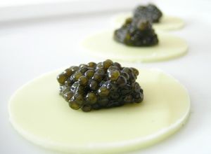 Una foto de Bocadillos de chocolate y caviar