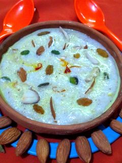 रवा पायसम/सूजी खीर  (Rava Paysam /Suji kheer recipe in Hindi)       रेसिपी मुख्य फोटो