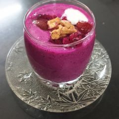 A picture of Walnut & Creamy Dragon Fruit Smoothie.