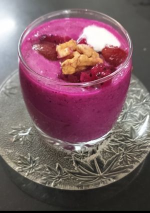 A picture of Walnut & Creamy Dragon Fruit Smoothie.