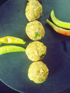 ब्रेड आलू बॉल्स (bread aloo balls recipe in hindi) रेसिपी मुख्य फोटो