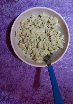 Una foto de Macarrones verdes 👌😋🫢
