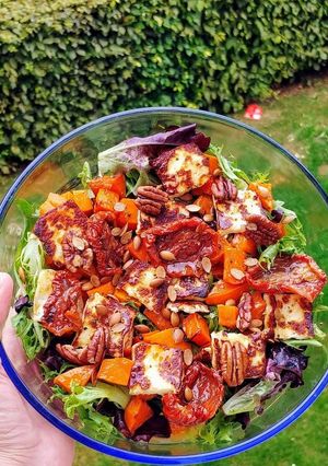 A picture of Butternut squash halloumi salad.
