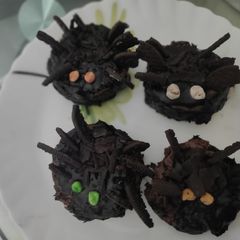A picture of Spider Cup Cakes.