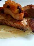 Secreto con chutney de manzanas