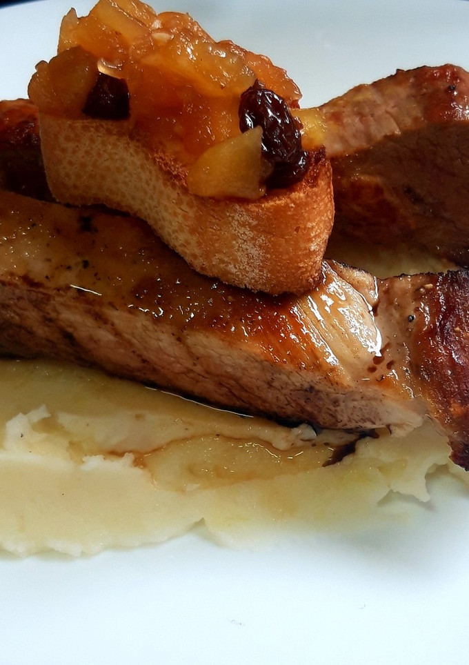 Una foto de Secreto con chutney de manzanas