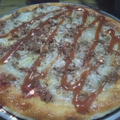 A picture of Pizza with beef qeema filling.