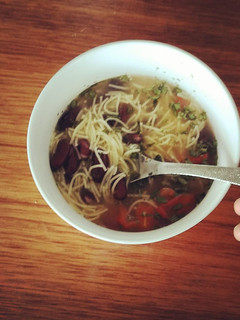 Una foto de Sopa de fideos vegana