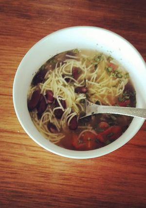 Una foto de Sopa de fideos vegana