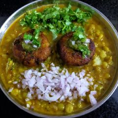 Ragda Patties Chaat A picture of Ragda Patties Chaat.