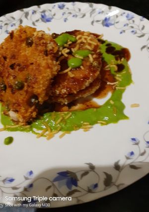 आलू मटर की बेक्ड टिक्की (aloo matar ki baked tikki recipe in Hindi) रेसिपी मुख्य फोटो